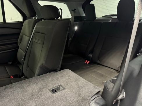 Used 2024 Ford Explorer XLT image 32