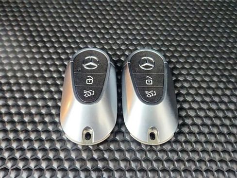 Used 2024 Mercedes-Benz GLC 300 4MATIC w/ AMG Line image 61