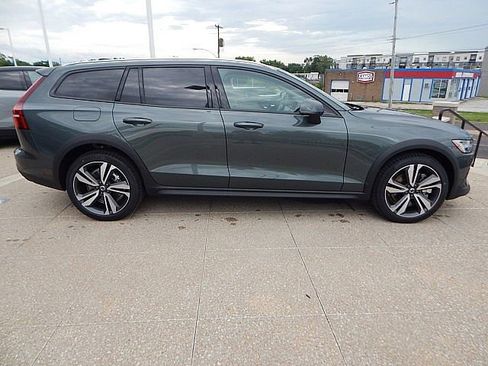 New 2026 Volvo V60 B5 Cross Country Plus w/ Climate Package image 7
