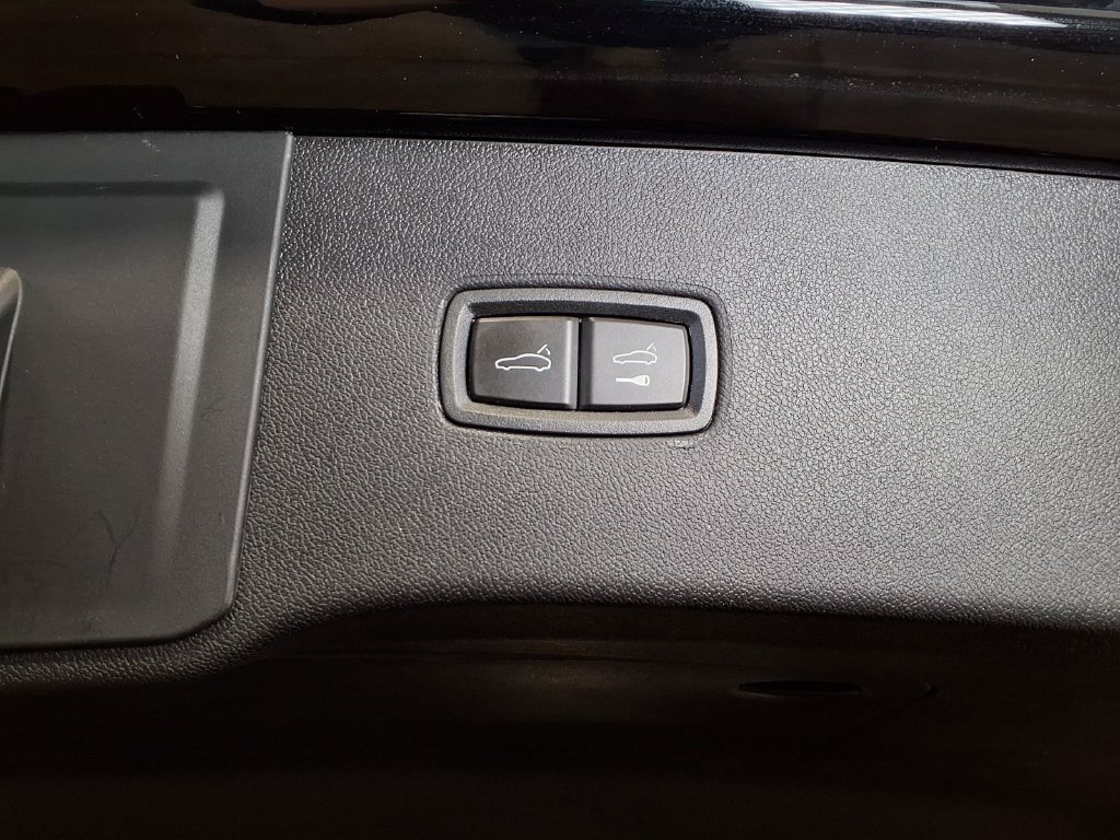 Used 2024 Porsche Cayenne AWD/4WD image 22