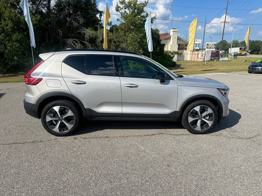 Used 2023 Volvo XC40 B4 Ultimate FWD image 6