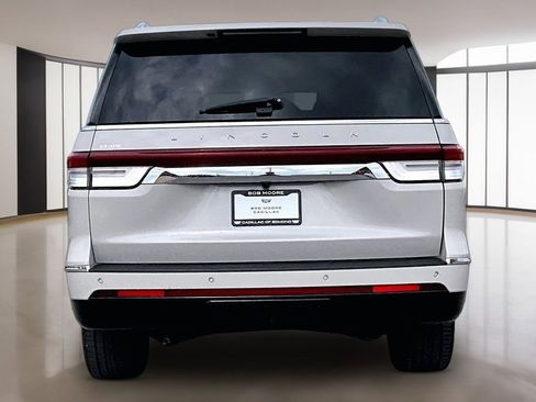 Used 2024 Lincoln Navigator L Reserve AWD/4WD image 4