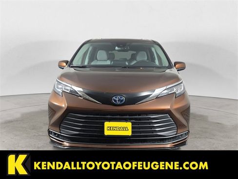 Used 2023 Toyota Sienna LE image 8