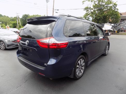 Used 2020 Toyota Sienna LE AWD/4WD image 4
