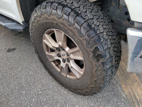 Used 2015 Ford F150 XLT w/ Equipment Group 302A Luxury image 4