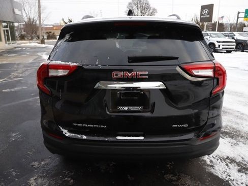 Used 2022 GMC Terrain SLE w/ Driver Convenience Package image 4