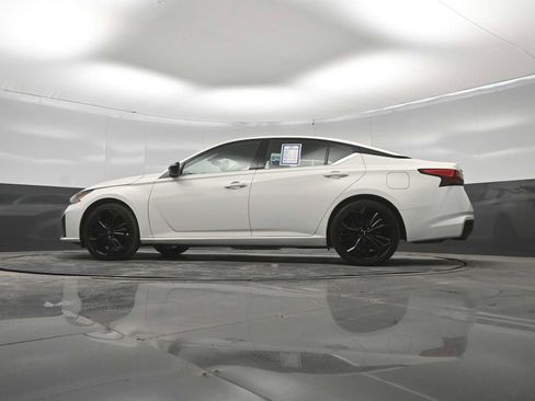 Used 2025 Nissan Altima 2.5 SR FWD image 40