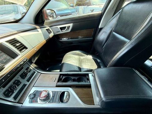 Used 2013 Jaguar XF image 20