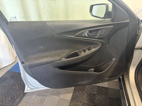 Used 2016 Chevrolet Malibu LT FWD image 9