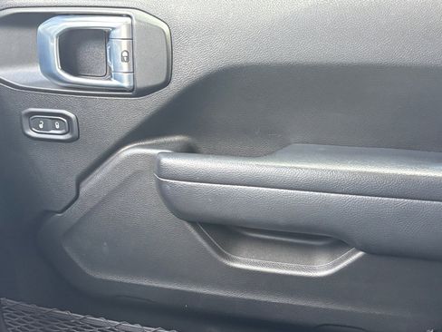 Used 2022 Jeep Gladiator Sport image 30