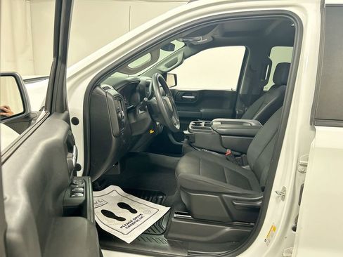 Used 2020 Chevrolet Silverado 1500 Custom w/ Custom Value Package image 9