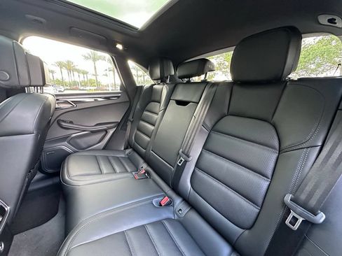Used 2026 Porsche Macan AWD/4WD image 36