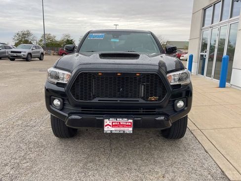 Used 2021 Toyota Tacoma TRD Sport image 3