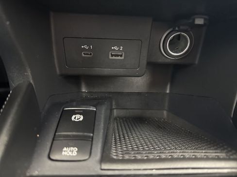 Used 2024 Nissan Kicks SR image 20