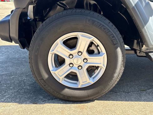Certified 2022 Jeep Wrangler Unlimited Sport AWD/4WD image 10