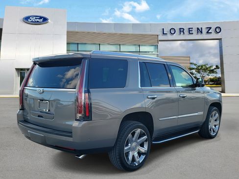 Used 2018 Cadillac Escalade Luxury image 5