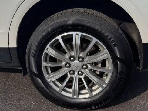 Used 2018 Cadillac XT5 Luxury w/ Driver Awareness Package FWD image 8