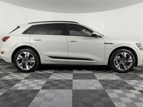 Used 2021 Audi e-tron Premium w/ Convenience Plus Package image 7