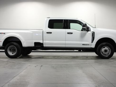 Used 2024 Ford F350 4x4 Crew Cab DRW Super Duty image 3