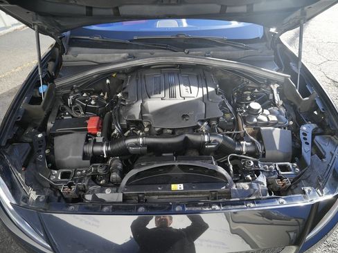 Used 2017 Jaguar F-PACE R-Sport image 17