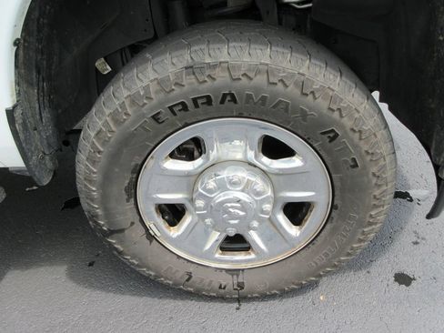 Used 2024 RAM 2500 Big Horn AWD/4WD image 9