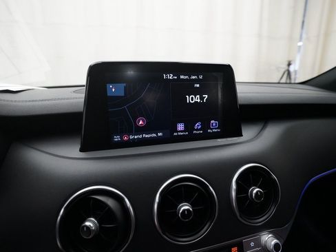 Used 2018 Kia Stinger GT2 image 6