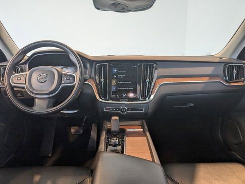 Used 2022 Volvo S60 B5 Inscription image 15