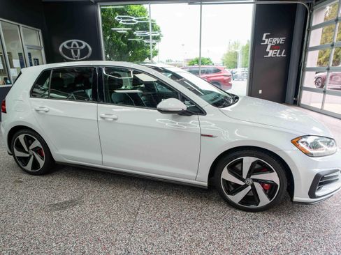 Used 2018 Volkswagen GTI SE w/ SE Leather Package FWD image 5
