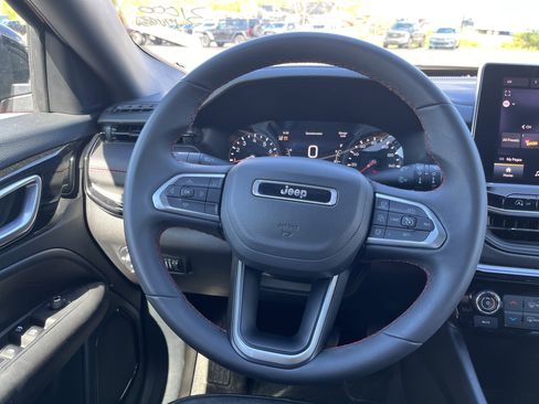 Used 2025 Jeep Compass Trailhawk AWD/4WD image 26