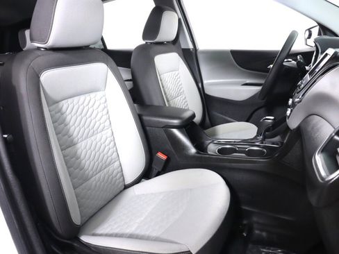 Used 2020 Chevrolet Equinox LS image 34