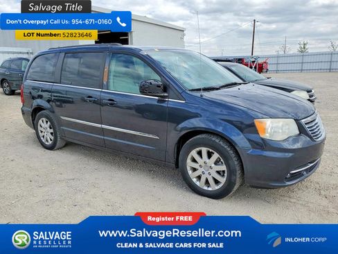 Used 2014 Chrysler Town & Country Touring FWD image 5