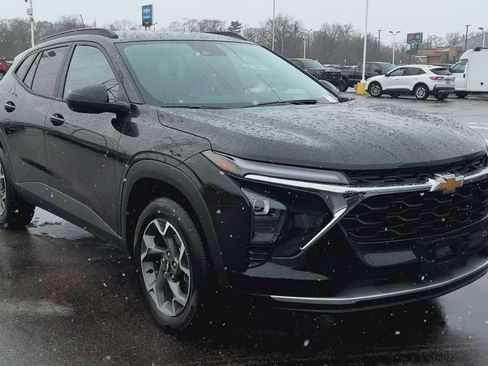 Certified 2024 Chevrolet Trax LT w/ Driver Confidence Package image 8