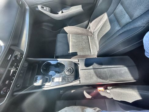 Used 2024 Nissan Rogue SV image 24