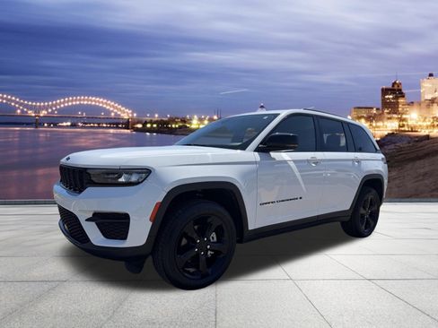 Used 2023 Jeep Grand Cherokee Altitude image 1