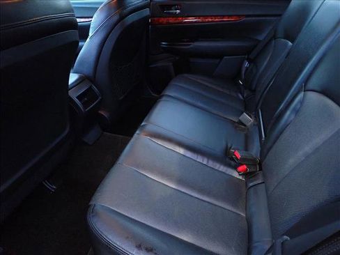 Used 2011 Subaru Outback 2.5i Limited w/ PWR Moonroof Pkg AWD/4WD image 9