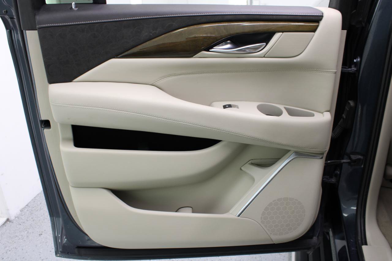 Used 2019 Cadillac Escalade ESV Premium Luxury AWD/4WD image 44