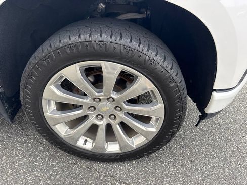 Used 2019 Chevrolet Silverado 1500 High Country w/ Technology Package AWD/4WD image 11