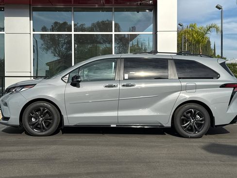 Certified 2025 Toyota Sienna XSE image 9
