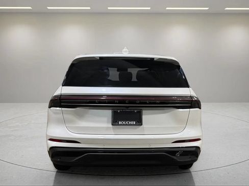 Certified 2026 Lincoln Nautilus Premier w/ Jet Appearance Package AWD/4WD image 4