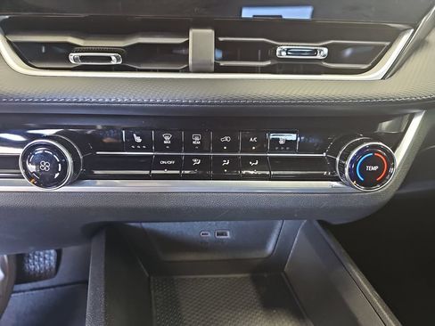 Used 2026 Chevrolet Equinox LT FWD image 24