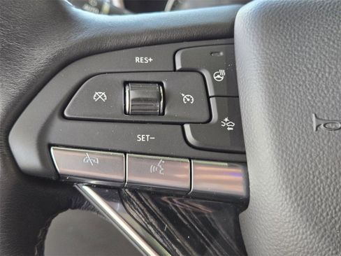 Used 2025 Cadillac XT6 Premium Luxury image 33