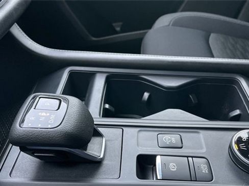 Used 2024 Nissan Pathfinder S image 19