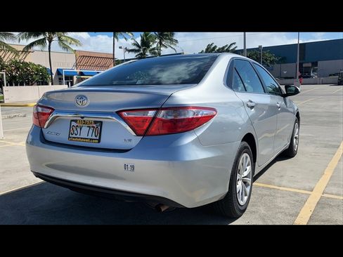 Used 2016 Toyota Camry LE image 5