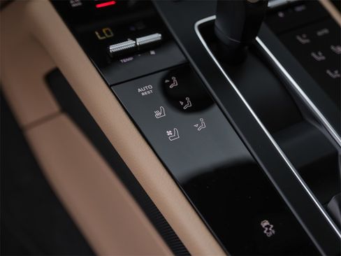 Used 2025 Porsche Macan image 27