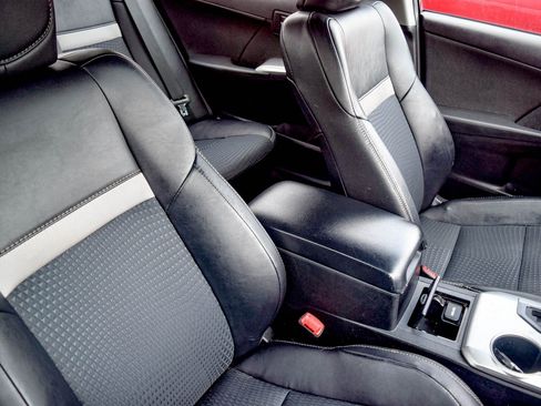 Used 2013 Toyota Camry SE image 21