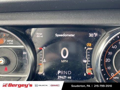 Used 2022 Jeep Wrangler Unlimited Sahara image 14