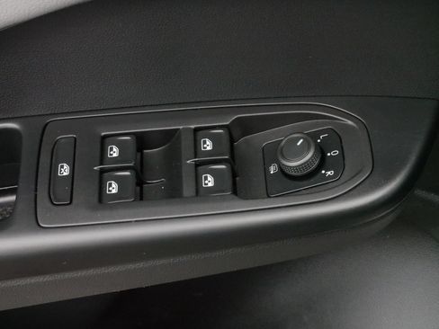 Certified 2022 Volkswagen Taos SE image 19