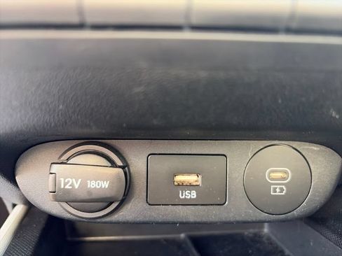 Used 2025 Hyundai Elantra Limited FWD image 16