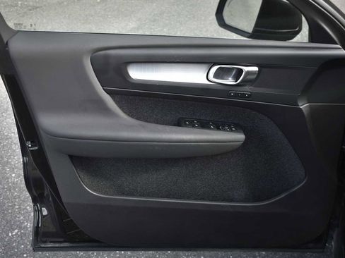 Used 2025 Volvo XC40 B5 Core image 26