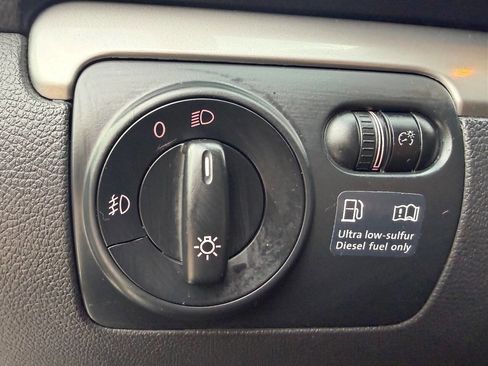 Used 2012 Volkswagen Golf TDI image 36